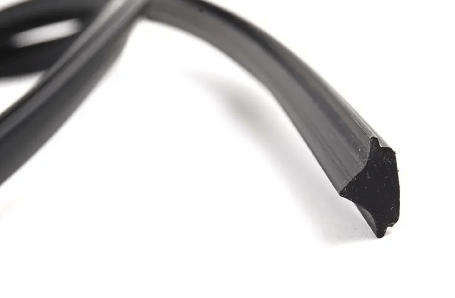 Windshield Molding Locker for BMW E30 – Front or Rear Window | Black - Classic Volt