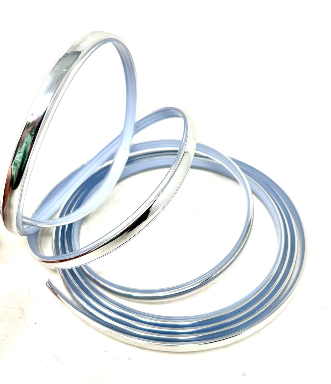 Windshield Molding Locker for BMW E30 – Front or Rear Window | Chrome - Classic Volt